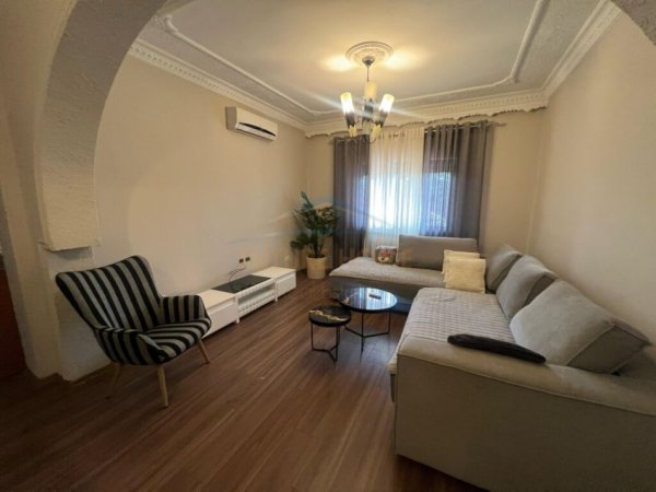 Tirane, jepet me qera Vile 4 Katshe , 841 m² 5.000 € (Rruga Besim Fagu)