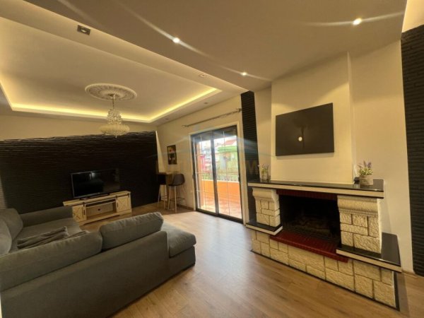 Tirane, jepet me qera Vile 4 Katshe , 841 m² 5.000 € (Rruga Besim Fagu)