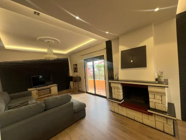Tirane, jepet me qera Vile 4 Katshe , 841 m² 4500 € (Rruga Besim Fagu)