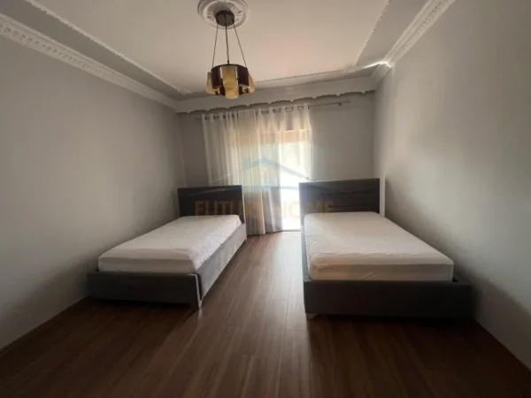 Tirane, jepet me qera Vile 4 Katshe , 841 m² 4500 € (Rruga Besim Fagu)