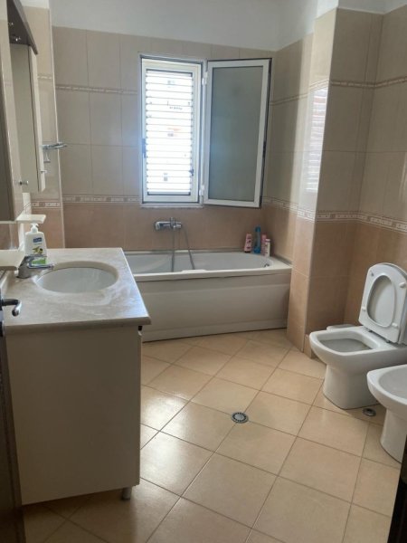 Tirane, jepet me qera apartament 3+1+Aneks Kati 1, 140 m² 140 € (selite)