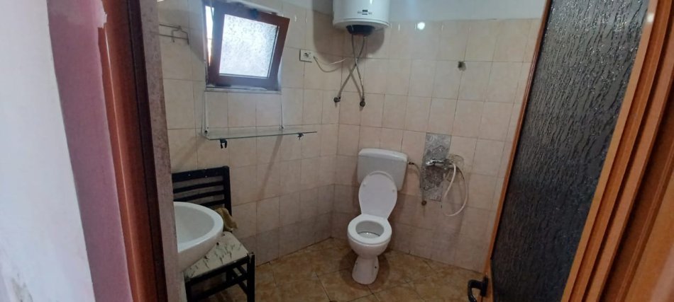 Tirane, jepet me qera Vile 1+1+Ballkon Kati 2, 60 m² 350 € (21 Dhjetori 100 metra poshte Zjarrefikses)