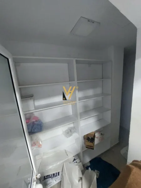 Tirane, jepet me qera dyqan Kati 0, 50 m² 1.200 € (RRUGA E DIBRES)