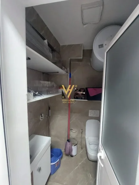 Tirane, jepet me qera dyqan Kati 0, 50 m² 1.200 € (RRUGA E DIBRES)