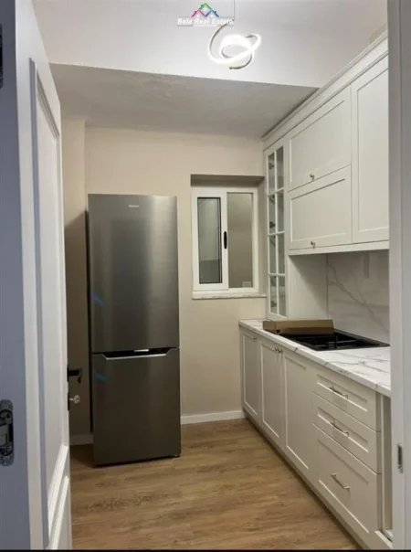 Tirane, jepet me qera apartament 1+1+Ballkon Kati 1, 65 m² 550 € (RRUGA E ELBASANIT)