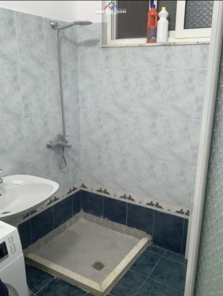 Tirane, jepet me qera apartament 1+1+Ballkon Kati 1, 65 m² 550 € (RRUGA E ELBASANIT)
