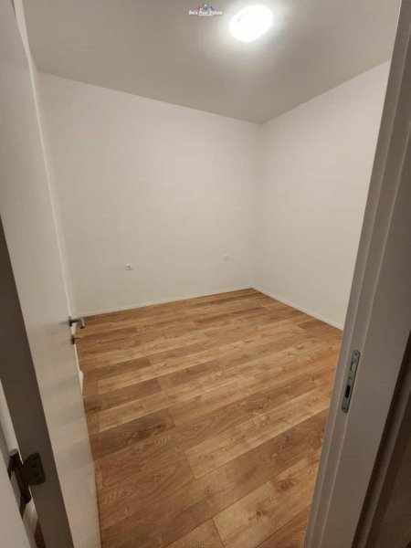 Tirane, jepet me qera zyre Kati 1, 62 m² 700 € (SHKOLLA E KUQE)