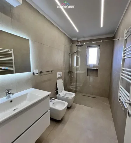 Tirane, jepet me qera apartament 2+1 Kati 4, 65 m² 800 € (STADIUMI DINAMO)