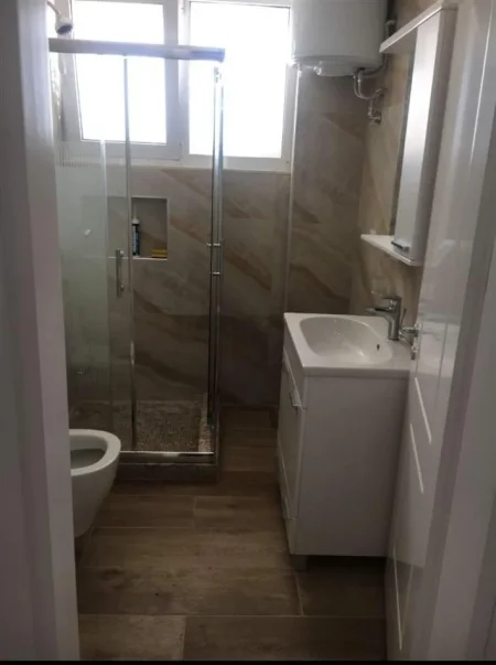 Tirane, jepet me qera apartament 1+1 Kati 4, 72 m² 500 € (Kopeshti Zologjik)