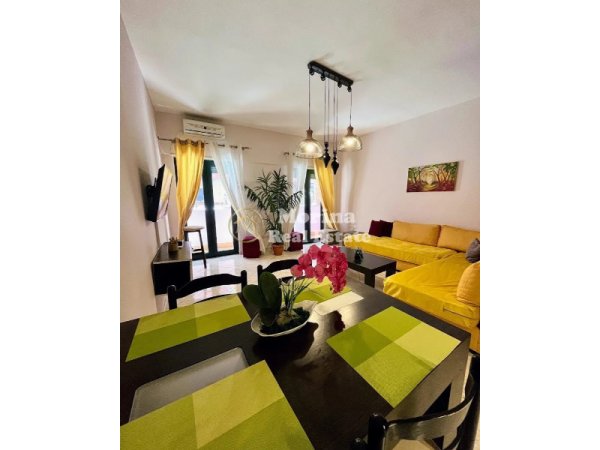 Tirane, jepet me qera apartament 1+1 Kati 2, 90 m² 1.100 € (Rruga e Barrikadave)