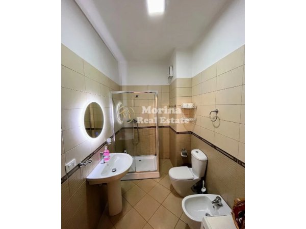 Tirane, jepet me qera apartament 1+1 Kati 2, 90 m² 1.100 € (Rruga e Barrikadave)
