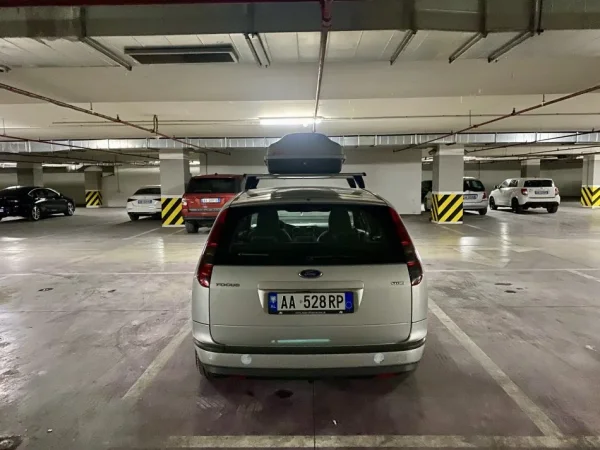 Tirane, shitet me portobagazh Ford Focus Nafte, gri metalizato manuale Kondicioner 13 km 1.800 €