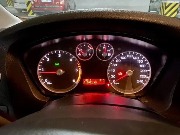 Tirane, shitet me portobagazh Ford Focus Nafte, gri metalizato manuale Kondicioner 13 km 1.800 €