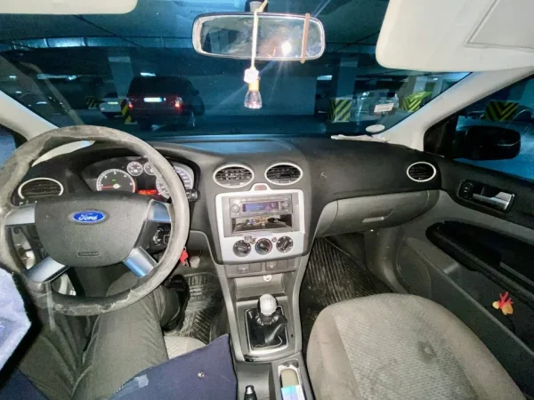 Tirane, shitet me portobagazh Ford Focus Nafte, gri metalizato manuale Kondicioner 13 km 1.800 €