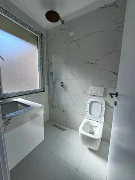 Tirane, jepet me qera apartament 2+1+Ballkon Kati 3, 100 m² 350 € (rruga Ramazan Gaxherri)