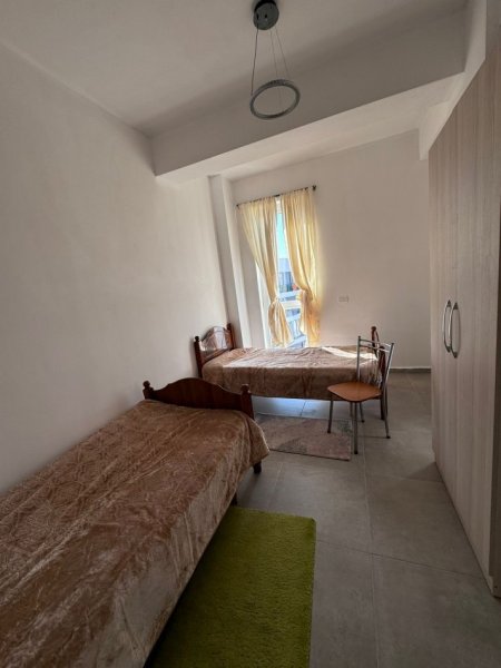 Tirane, jepet me qera apartament 2+1+Ballkon Kati 6, 90 m² 500 € (rruga 5 Maj)