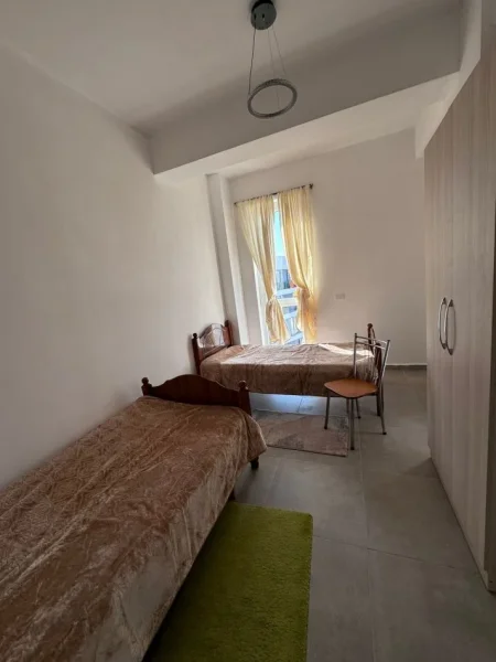 Tirane, jepet me qera apartament 2+1+Ballkon Kati 6, 90 m² 500 € (rruga 5 Maj)