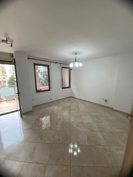 Tirane, jepet me qera apartament 2+1+Ballkon Kati 1, 81 m² 500 € (Rruga Haxhi Dalliu)