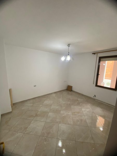 Tirane, jepet me qera apartament 2+1+Ballkon Kati 1, 81 m² 500 € (Rruga Haxhi Dalliu)