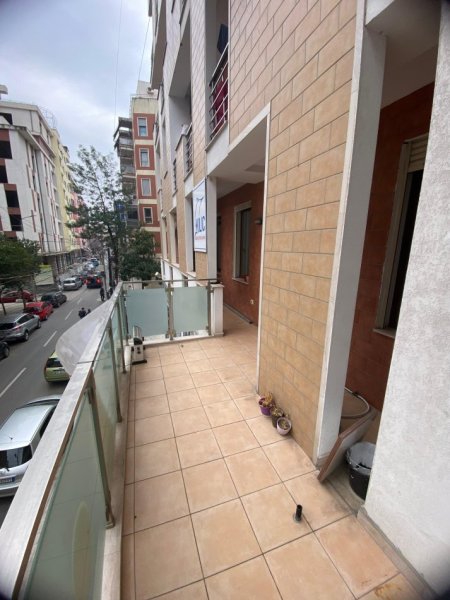 Tirane, jepet me qera apartament 2+1+Ballkon Kati 1, 81 m² 500 € (Rruga Haxhi Dalliu)