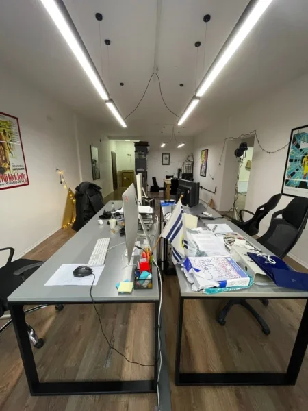 Tirane, jepet me qera ambjent biznesi Kati 2, 100 m² 750 € (Ambasada Amerikane)