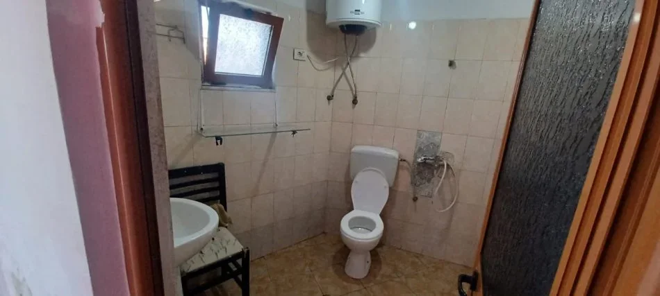 Tirane, jepet me qera shtepi 1+1+Ballkon Kati 2, 65 m² 400 € (21 Dhjetori)