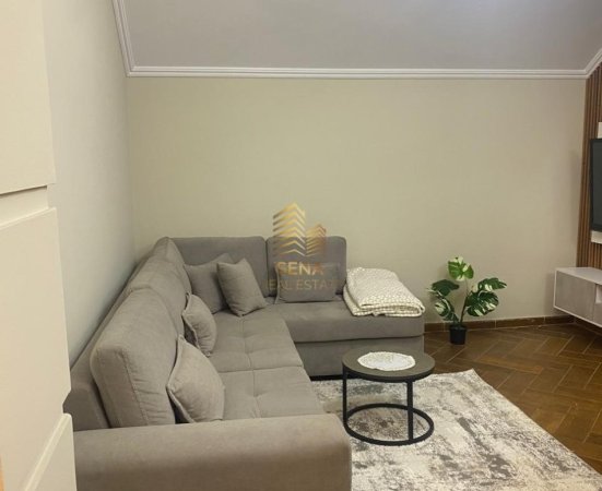 Tirane, jepet me qera shtepi 2+1+Ballkon Kati 4, 100 m² 450 € (Sauk)