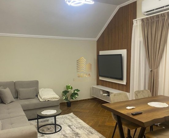 Tirane, jepet me qera shtepi 2+1+Ballkon Kati 4, 100 m² 450 € (Sauk)