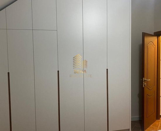 Tirane, jepet me qera shtepi 2+1+Ballkon Kati 4, 100 m² 450 € (Sauk)