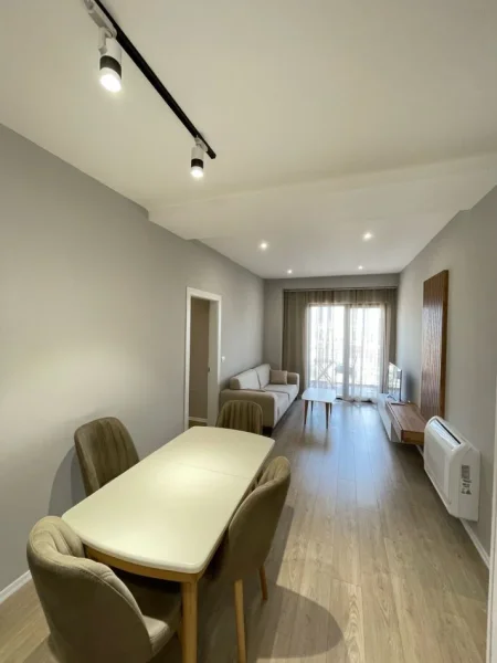 Tirane, jepet me qera apartament 2+1+Ballkon Kati 16, 110 m² 1.100 € (Garden Building)