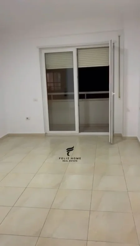 Tirane, jepet me qera zyre Kati 1, 110 m² 1.000 € (PAZARI I RI)