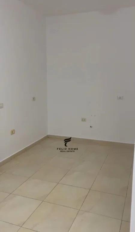 Tirane, jepet me qera zyre Kati 1, 110 m² 1.000 € (PAZARI I RI)