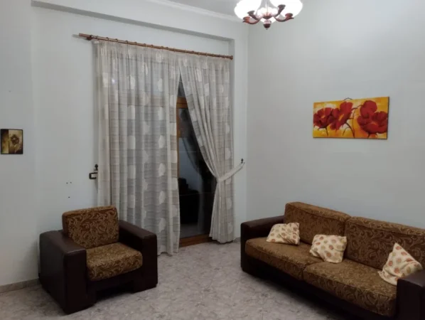 Tirane, jepet me qera apartament 3+1+Ballkon Kati 2, 145 m² 550 € (Qytet Student)