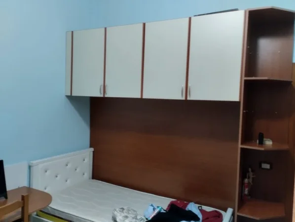 Tirane, jepet me qera apartament 3+1+Ballkon Kati 2, 145 m² 550 € (Qytet Student)