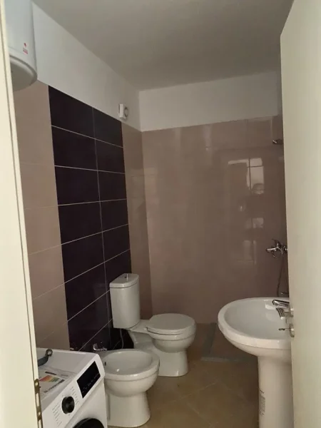 Vlore, shitet apartament 2+1 , 83 m² 137.197 € (Plazhi i Vjeter)