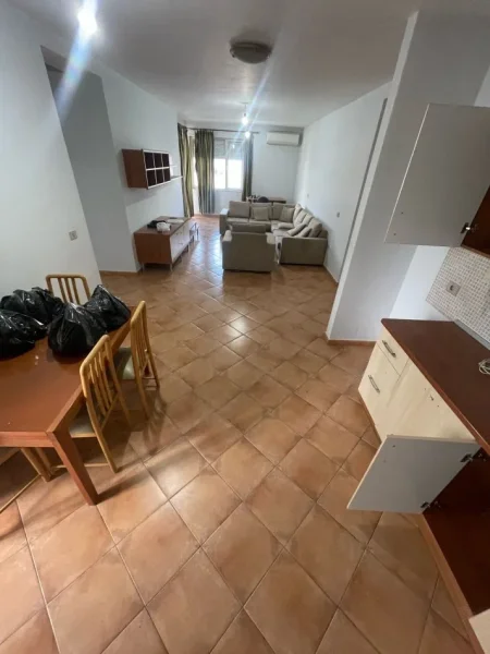 Tirane, shitet apartament 3+1+Ballkon Kati 7, 141 m² 304.540 € (Komuna e Parisit)
