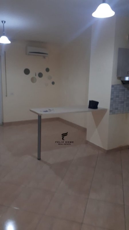 Tirane, jepet me qera apartament 1+1+Ballkon Kati 2, 57 m² 500 € (PAZARI RI)