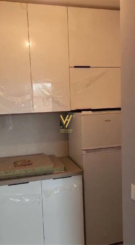 Tirane, jepet me qera zyre Kati 4, 85 m² 500 € (PAZARI I RI)