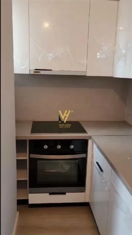 Tirane, jepet me qera zyre Kati 4, 85 m² 500 € (PAZARI I RI)