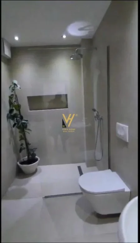 Tirane, jepet me qera zyre Kati 4, 85 m² 500 € (PAZARI I RI)