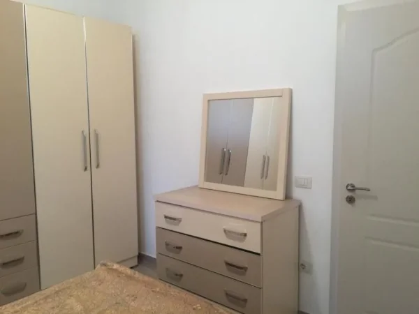 Tirane, jepet me qera apartament 1+1 Kati 1, 52 m² 300€ (Misto mame amerikan 3)