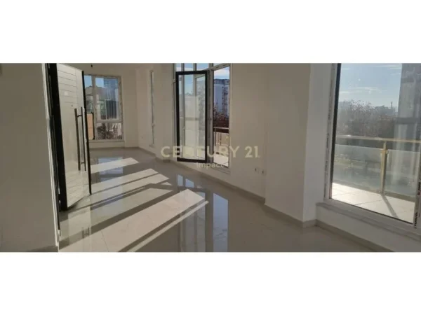 Tirane, shes ambjent biznesi , 175 m² 350.000 € (ISH STACIONI TRENIT)