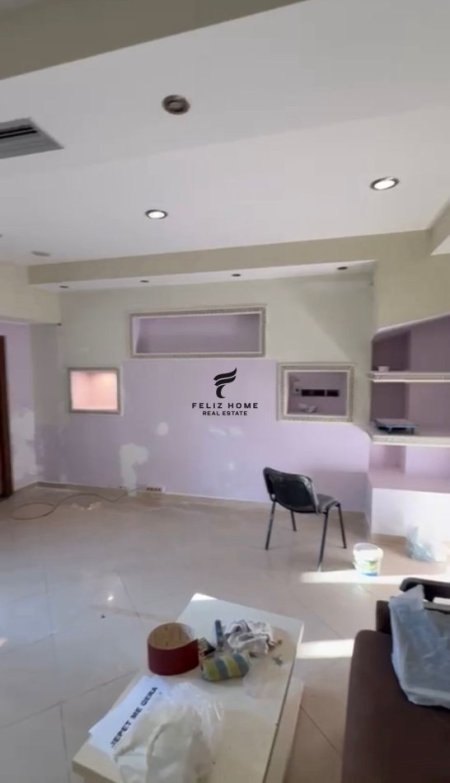 Tirane, jepet me qera dyqan Kati 0, 67 m² 500 € (KOMUNA E PARISIT)