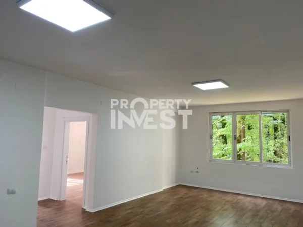 Tirane, jepet me qera ambjent biznesi Kati 2, 100 m² 750 € (amabasada amerikane)