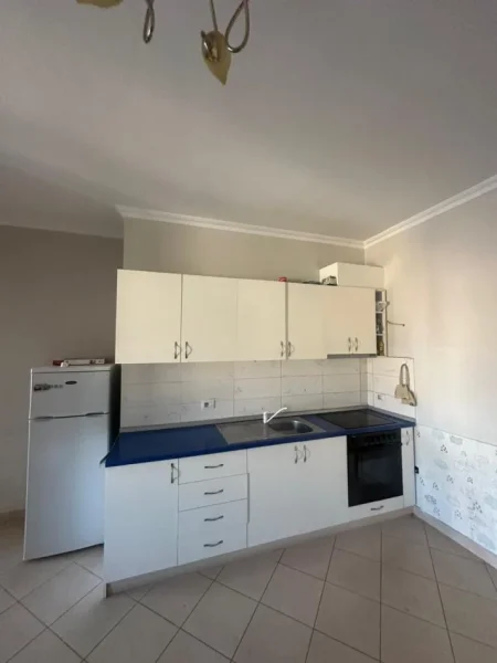 Tirane, shitet apartament 2+1+Ballkon Kati 8, 112 m² 150.000 € (Rr. Elbasanit)