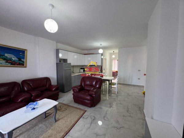 Vlore, jepet me qera apartament 2+1+Ballkon Kati 3, 100 m² 400 € (Rruga Pelivan Leskaj)
