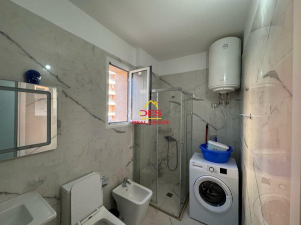 Vlore, jepet me qera apartament 2+1+Ballkon Kati 3, 100 m² 400 € (Rruga Pelivan Leskaj)