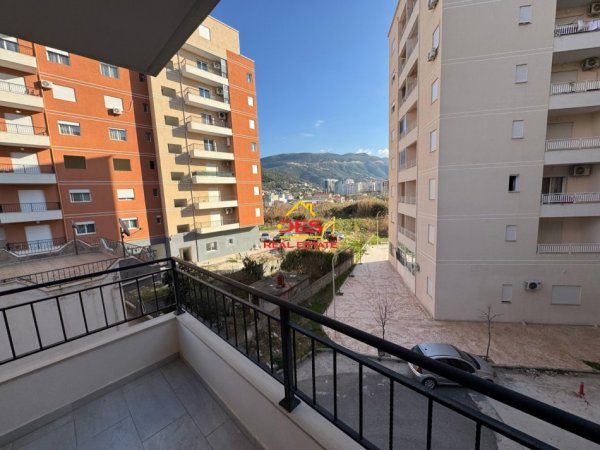 Vlore, jepet me qera apartament 2+1+Ballkon Kati 3, 100 m² 400 € (Rruga Pelivan Leskaj)