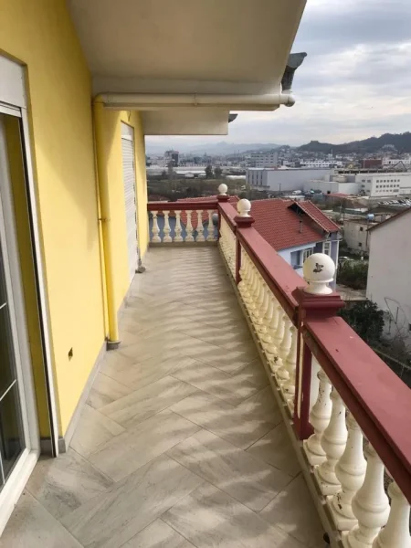 Tirane, shitet 2+1 , 