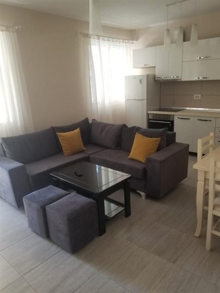 Tirane, jepet me qera 1+1+Ballkon Kati 1, 68 m² 410 € (rruga bardhyl)